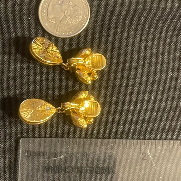 MONET Clíp On earrings - Picture 4 of 5